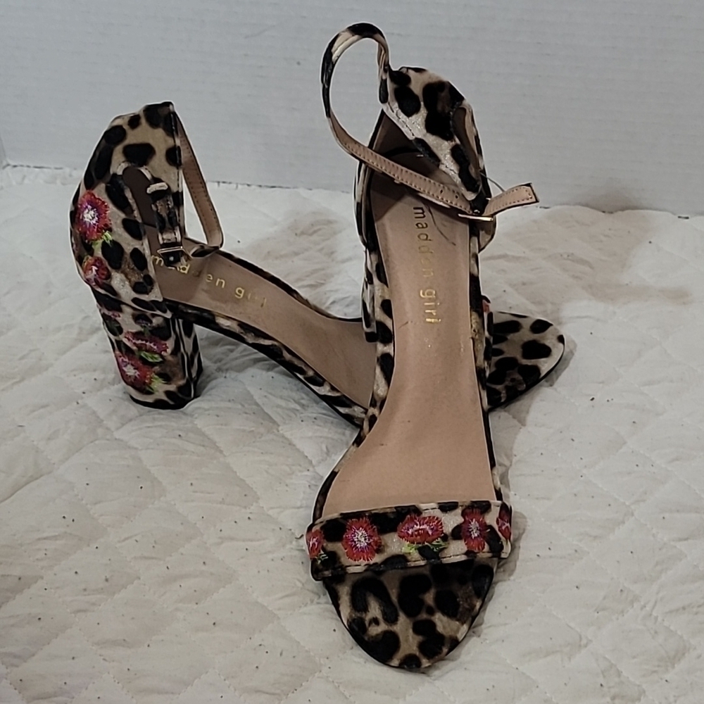 Madden Girl Behave Sandals Size  9